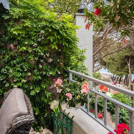 Apartment Next To The Makarska